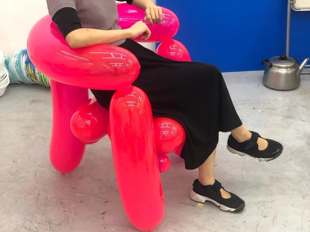 脑洞设计师用真气球制成了一系列椅子