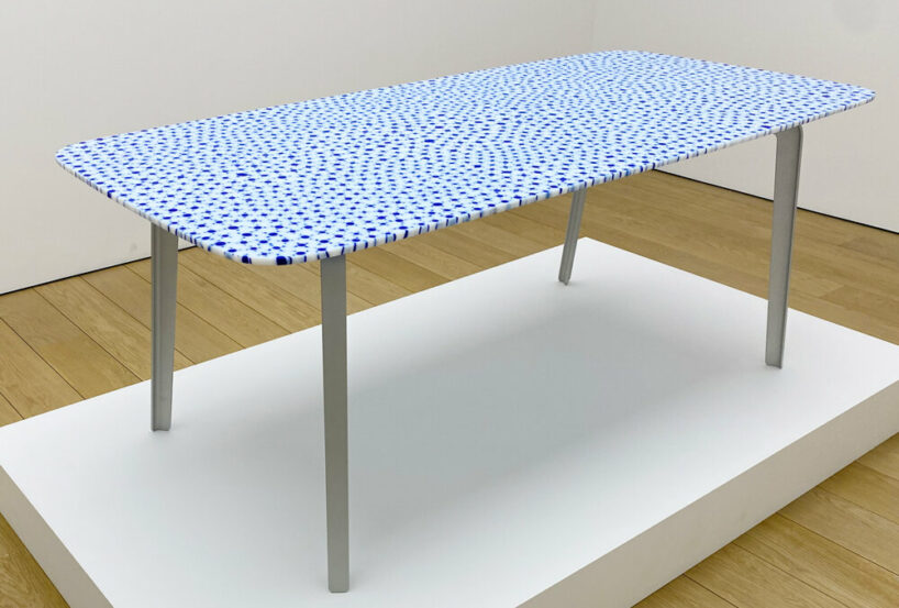 穆里纳白色和蓝色桌|形象©设计热潮